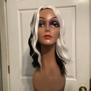 Wig Synthetic Blunt Cut "Cruella" plus xtras